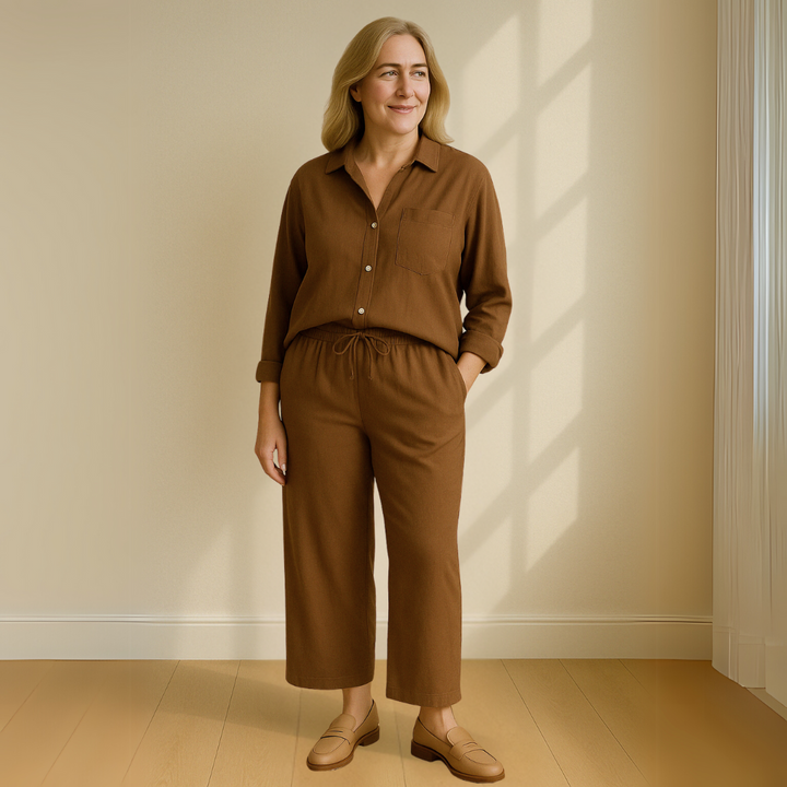 Elegant 2-Piece Outfit: Blouse and Wide-Leg Trousers