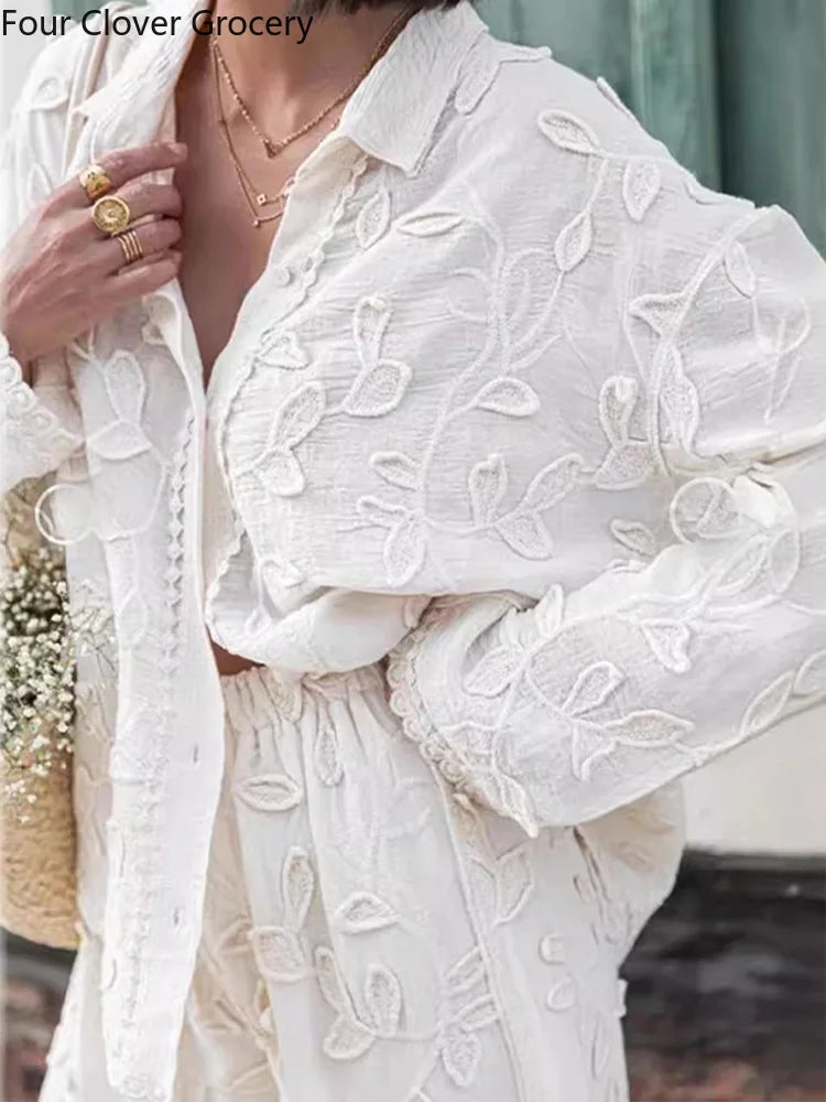 Stijlvolle Damesbroek Set met Geborduurde Blouse