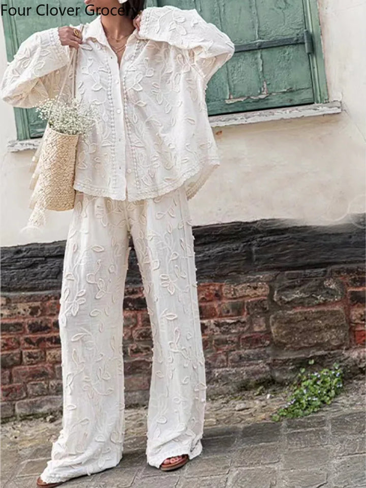 Stijlvolle Damesbroek Set met Geborduurde Blouse